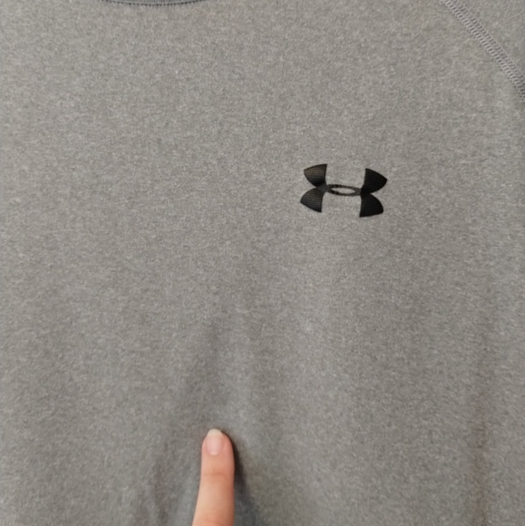 *5 for $20* Under Armour heatgear shirt - Picture 4 of 8